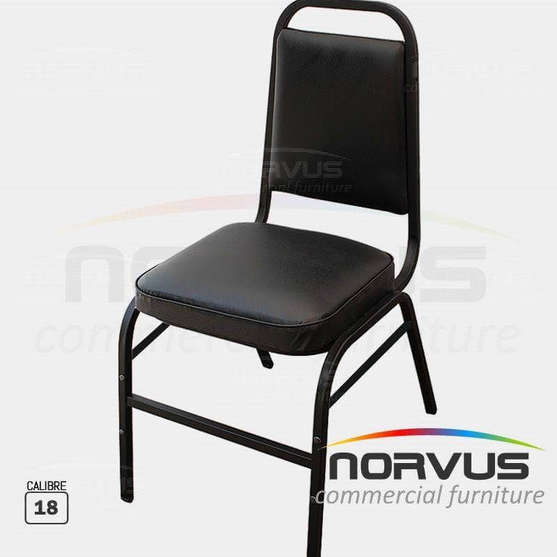 Silla apilable acojinada en esmalte vinil negro C18 con 3 Soportes