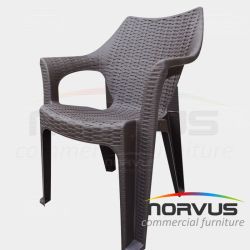 Silla de plastico con brazos Ratan chocolate