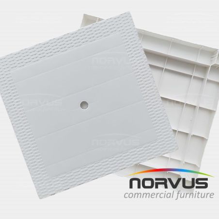  Mesa cuadrada Ratan de plastico blanca