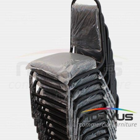  Silla apilable acojinada en esmalte vinil negro