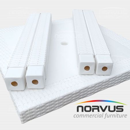  Mesa cuadrada Ratan de plastico blanca