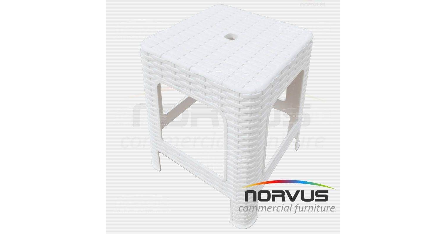Bancos Plástico Blanco Rattán o Mimbre: Elegancia Monoblock para ...